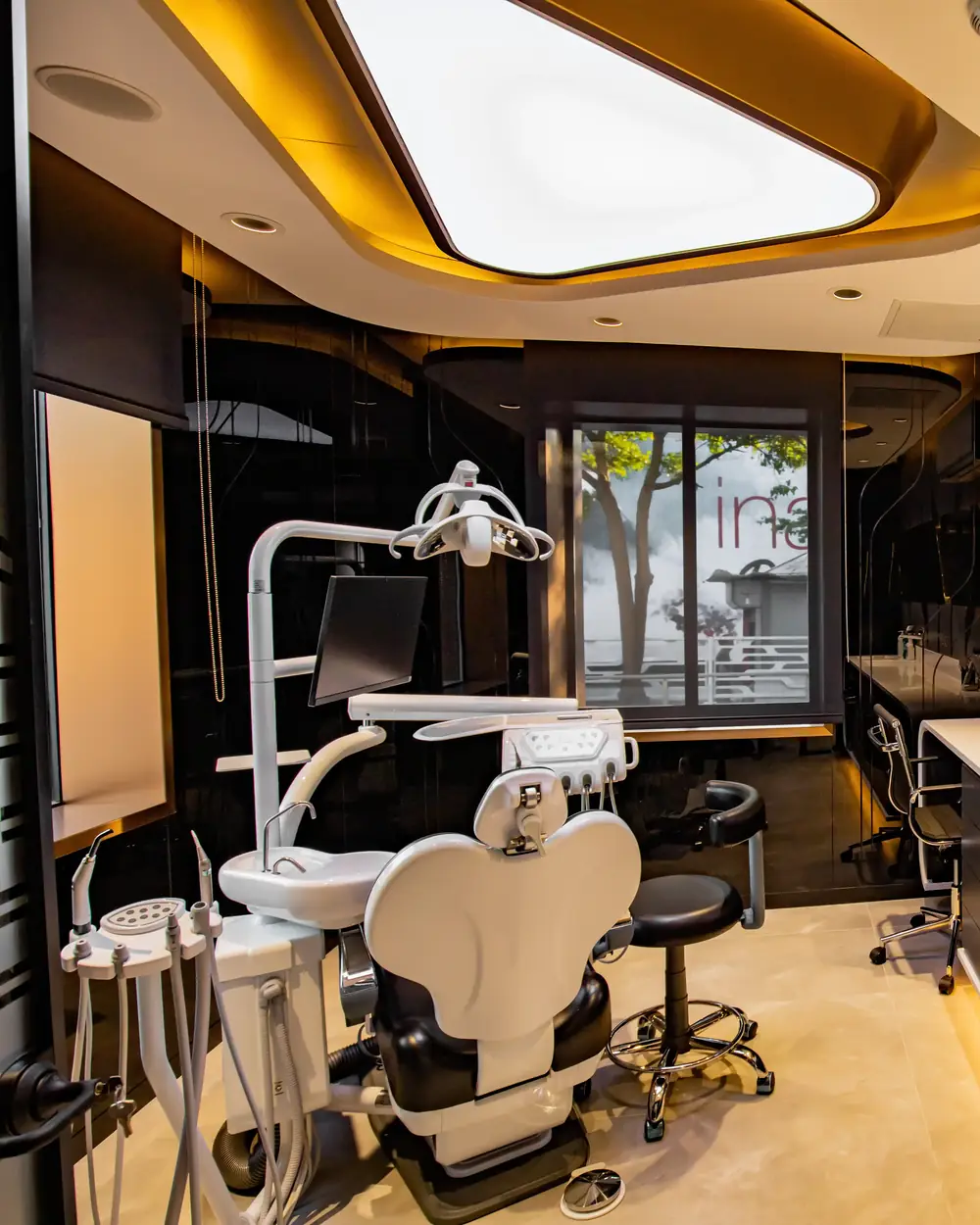 A twin-chair operatory inside the Istanbul clinic
