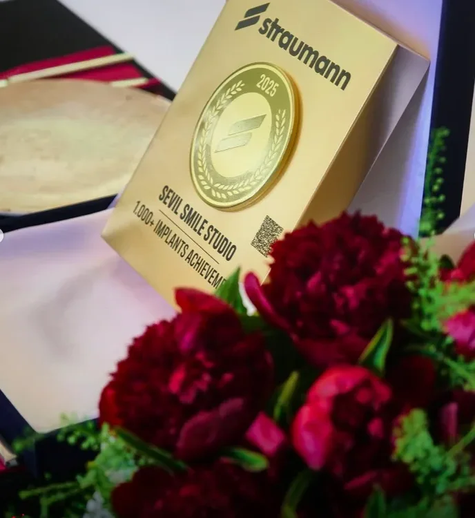 Straumann recognition plaque displayed by the clinic